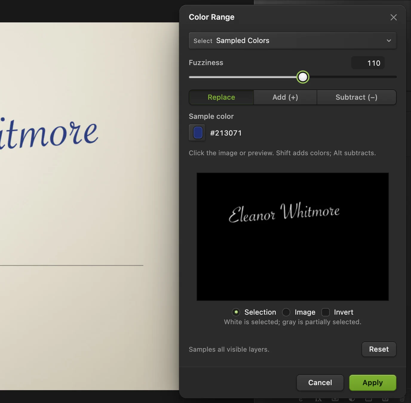 L’immagine della firma accanto alla finestra Intervallo colori: colore campione blu scuro, Tolleranza 110 e un’anteprima con la firma in bianco su nero