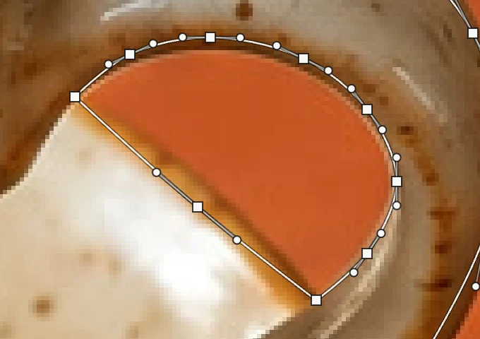 Un dettaglio al 300%: un tracciato a mezzaluna intorno allo sfondo arancione dentro il manico, lungo l’orlo del piattino e l’interno del manico