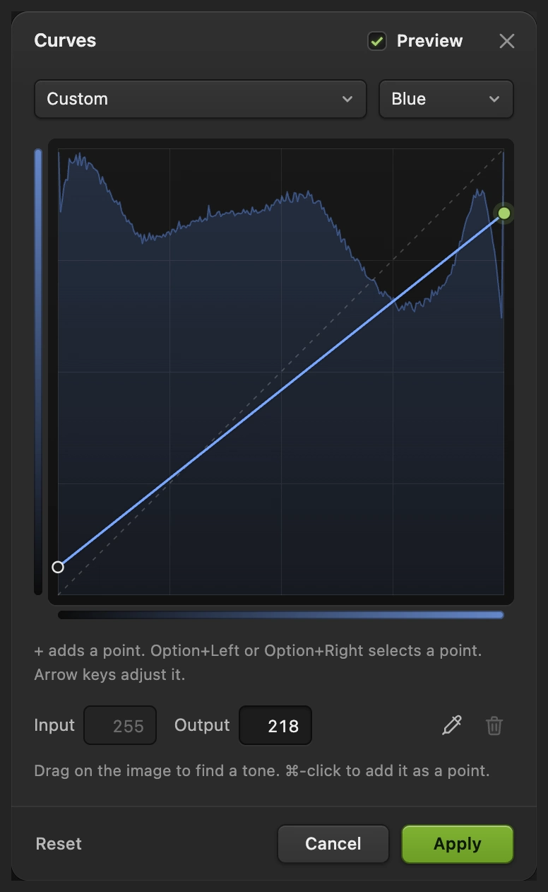 Curve del canale Blu con il punto estremo superiore a Input 255 e Output 218, con punto estremo, Output e Applica cerchiati