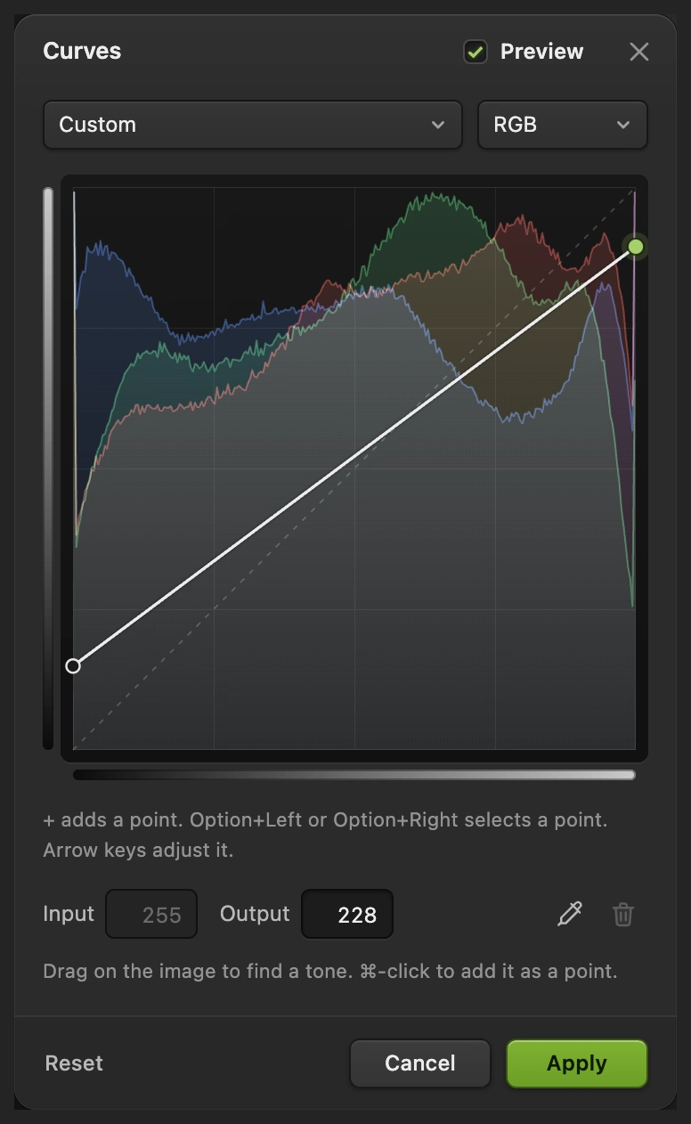 Curve RGB con il punto estremo superiore selezionato a Input 255 e Output 228; punto estremo e Output cerchiati